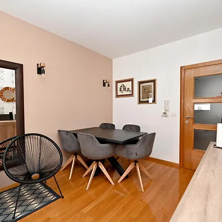 Heidi With Parking Zadar