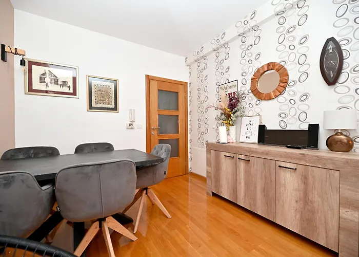 Heidi With Parking Appartement